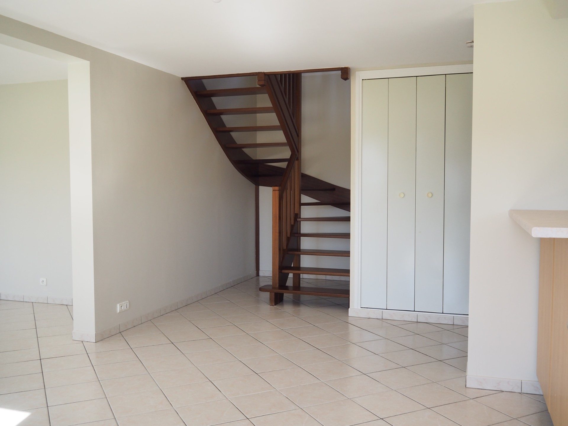 Location Maison type F4 Saint-gilles-de-la-neuville 51-JULLIENALLIX
